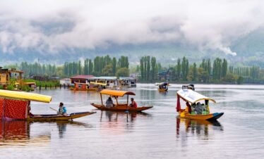 Dal lake Kashmir tour