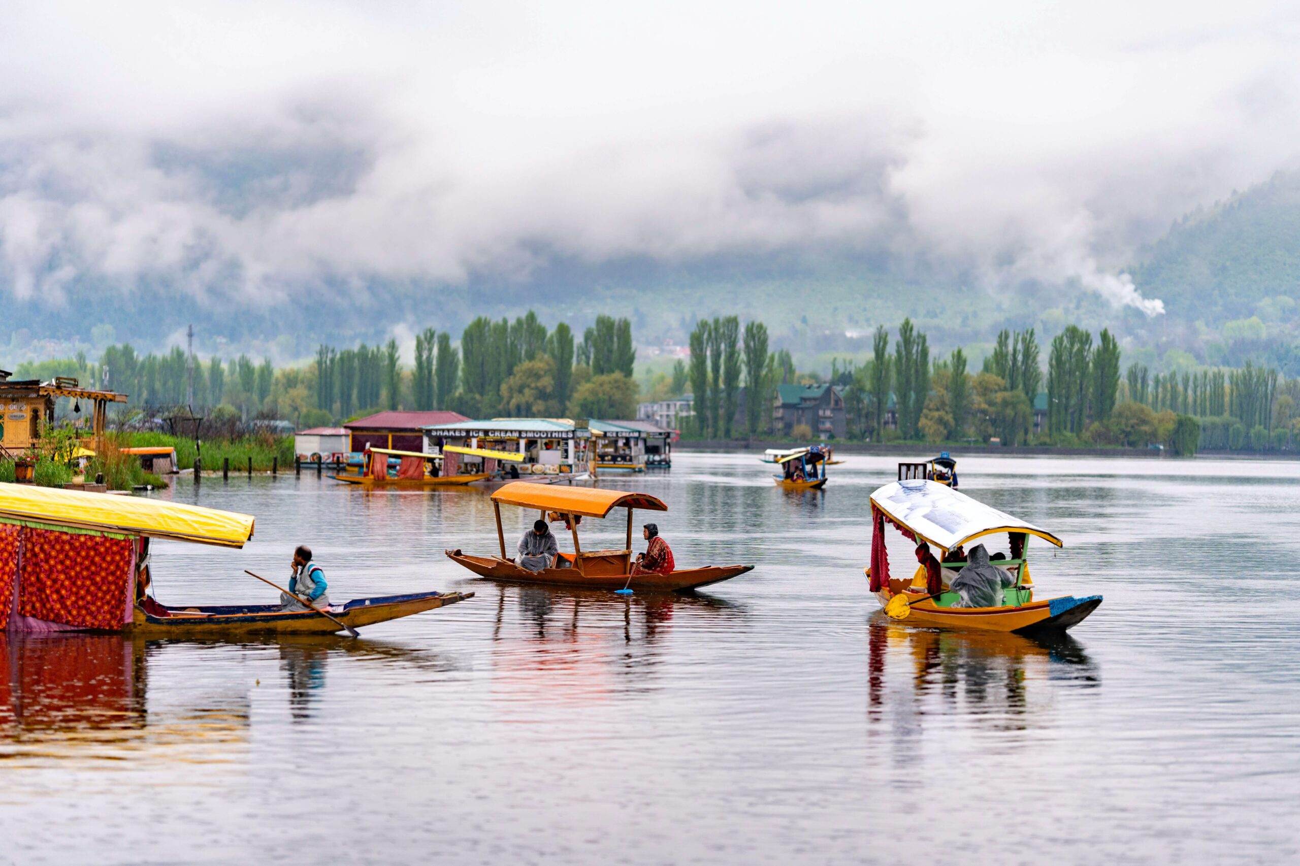 Dal lake Kashmir tour